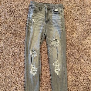 Distressed American Eagle skinny Jeans!